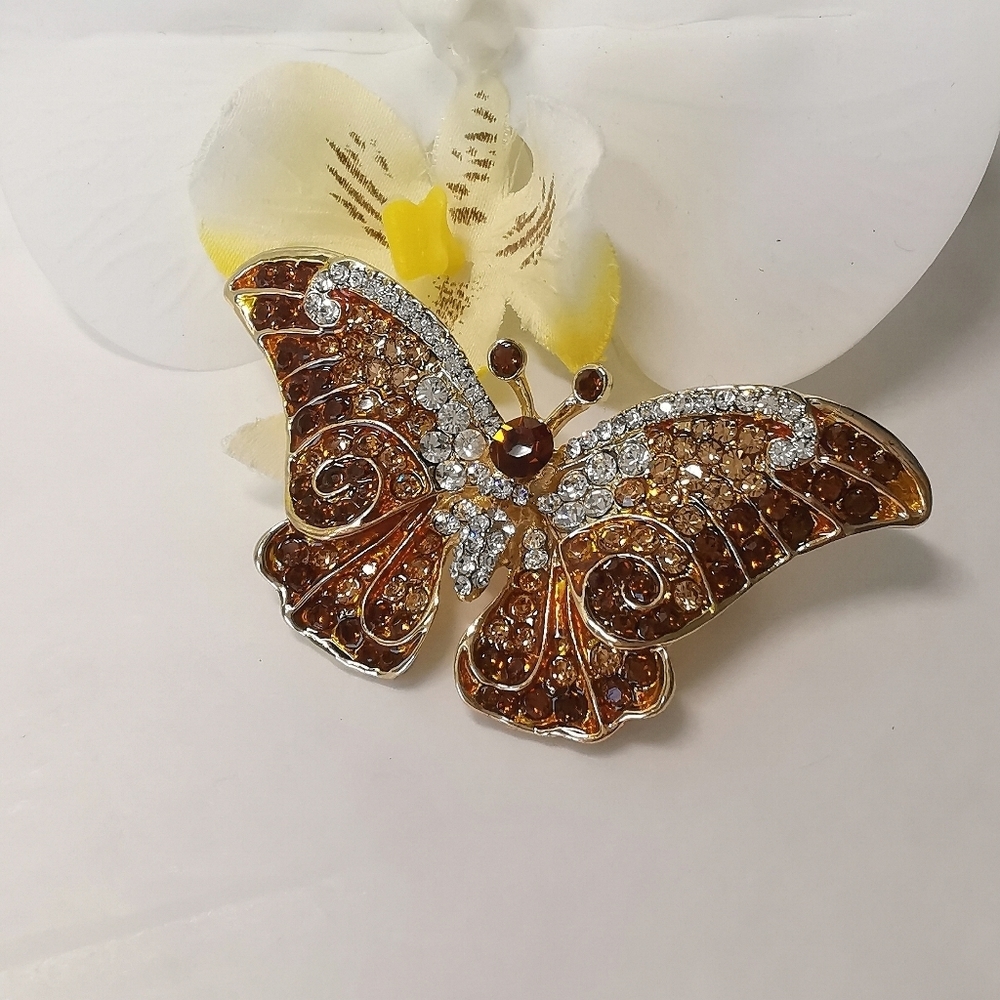 Topaz Crystal butterfly brooch pin in gold tone ๐ - Picture 6 of 7